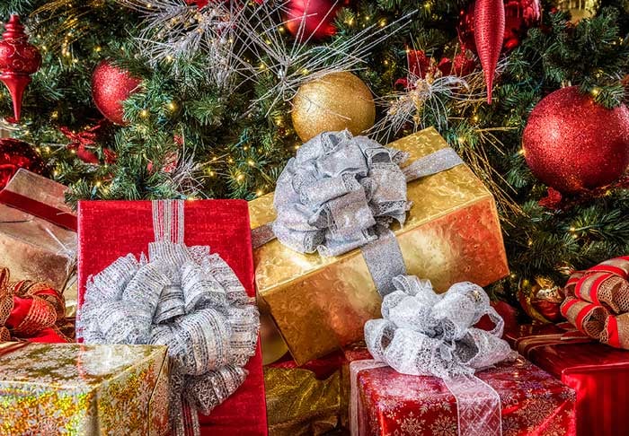 6-Commercial-holiday-decorations-for-hotel-lobby-1