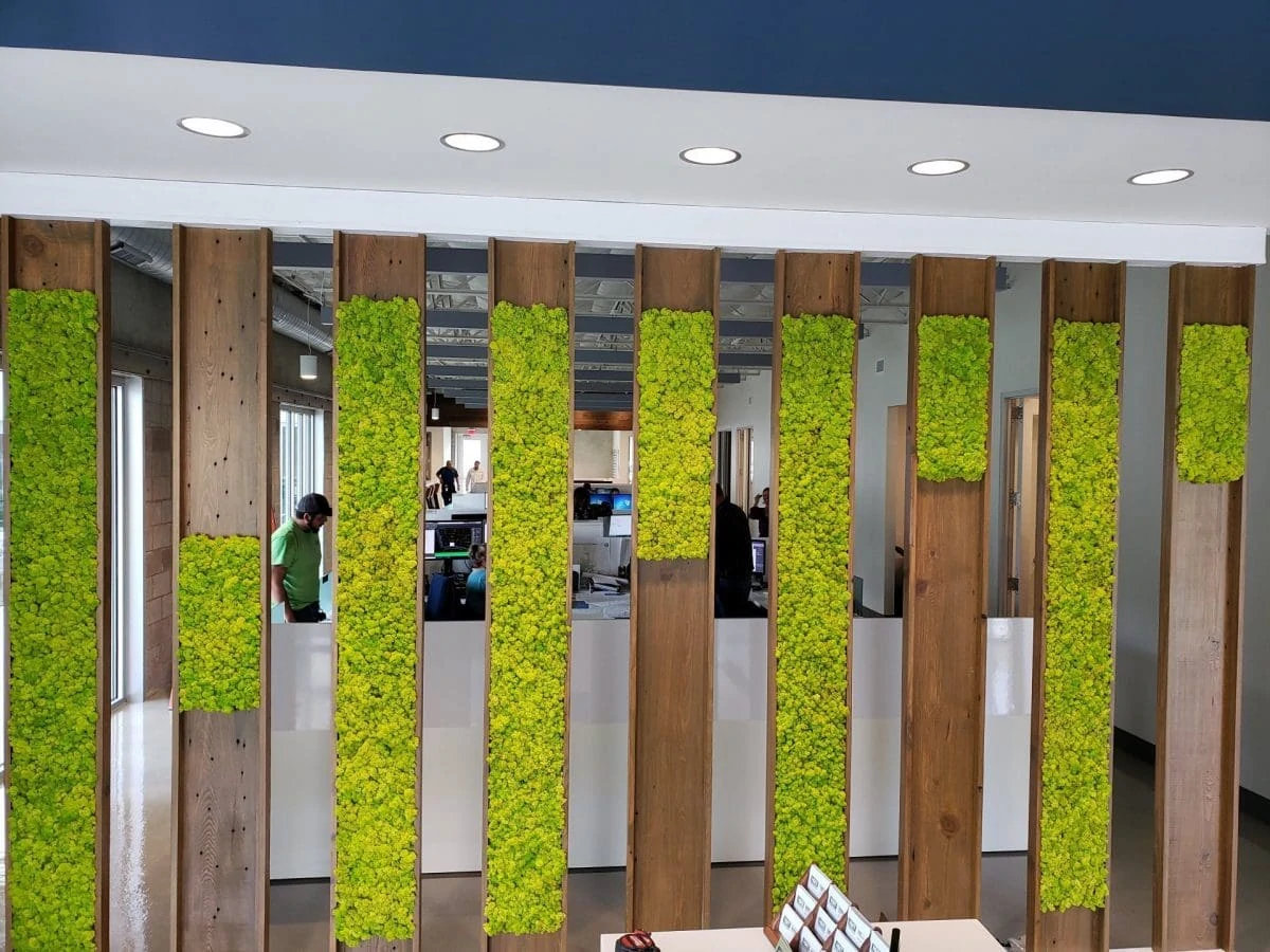 Moss_Wall_Design-NaturaHMT_Reindeer_Moss_Pillars-1200x900-cropped