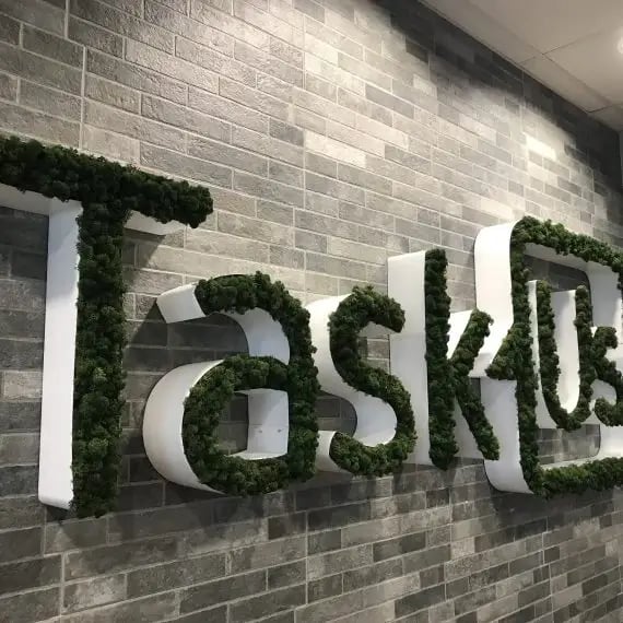 Natura-Moss_Wall-TaskUs-02-570x570-1