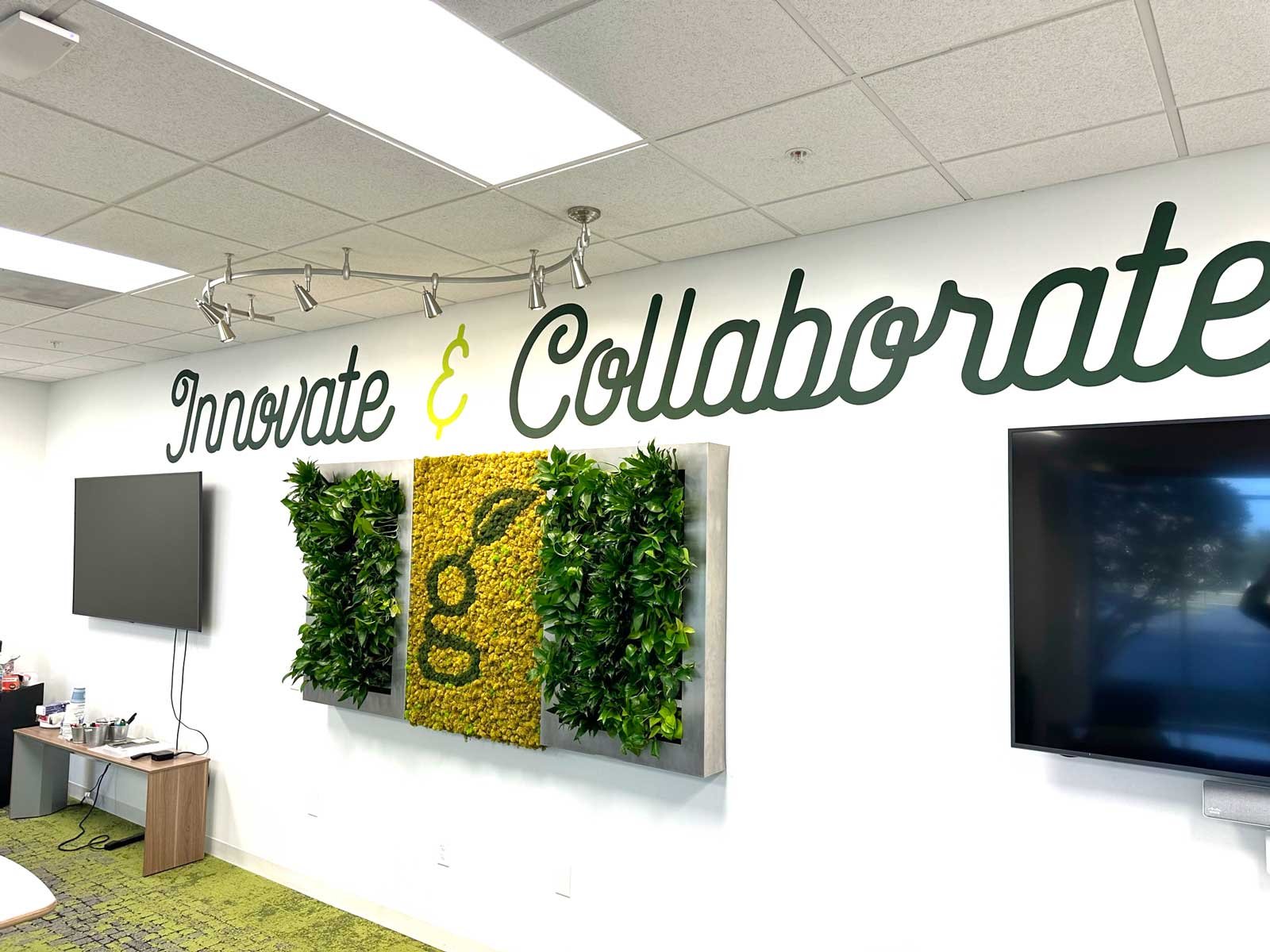 commercial holiday decorating campany